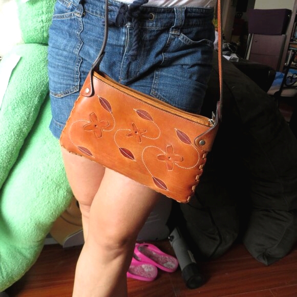 Fanco Rino Leather Flower Cutout And Whipstitch Details Mini Shoulder Bag - Picture 4 of 16